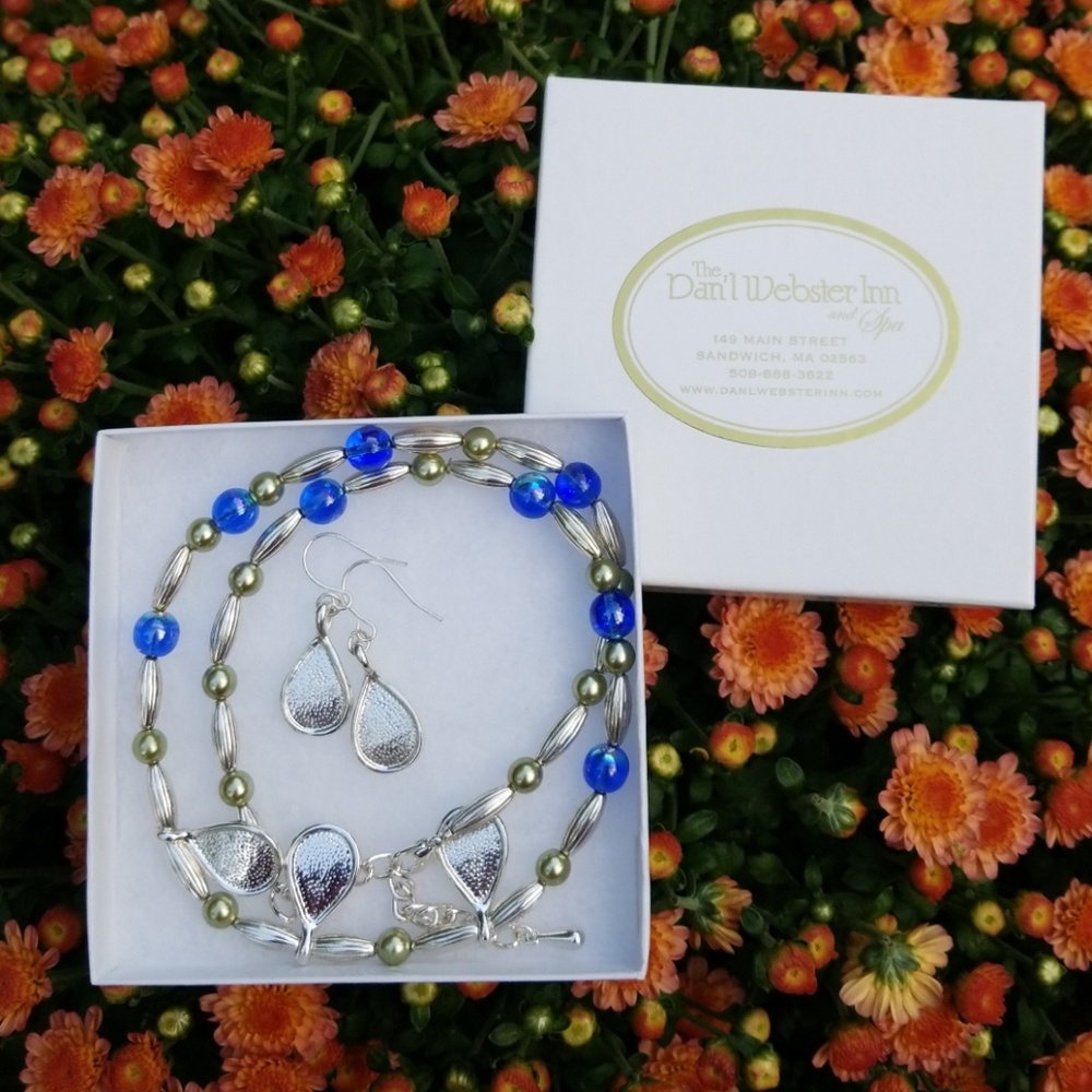 💗 Silver Tone Bead & Glass Necklace & Earrings Set NIB